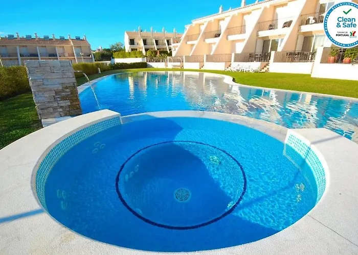 House F Sao Rafael - Free Wifi & Airco, Netflix Ready - 300m From The